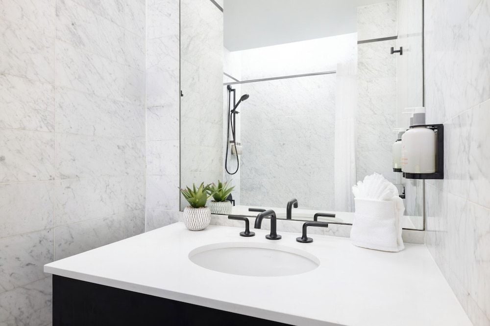 Arthouse Hotel New York City Standard Room, 1 Queen Bed 3