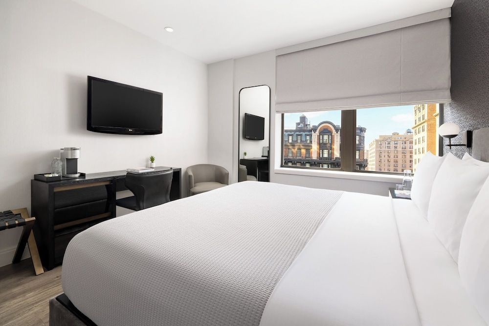 Room, 1 King Bed, City View