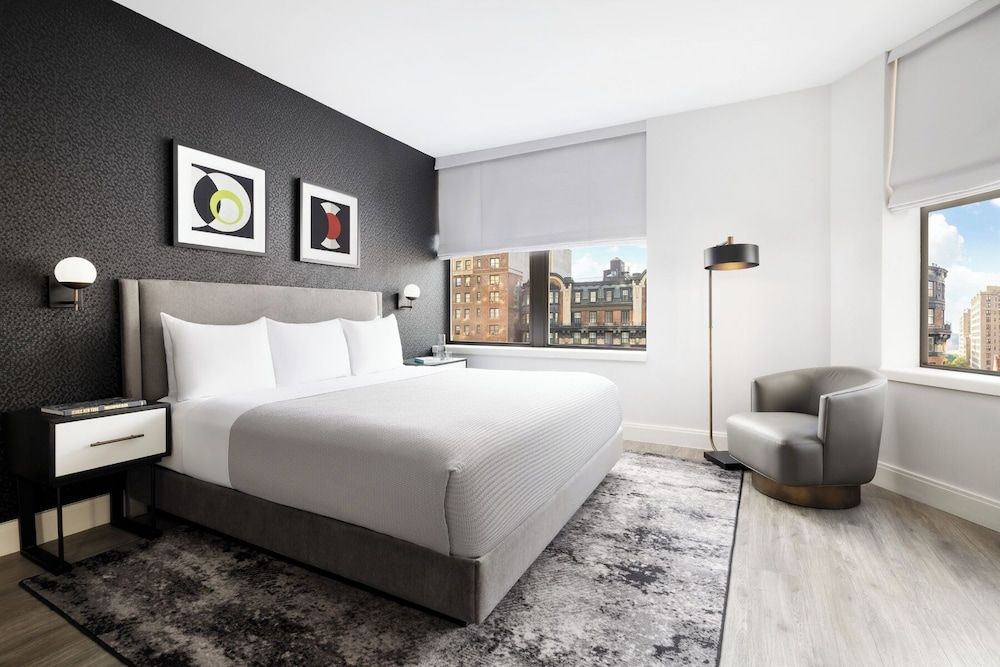 Deluxe Room, 1 King Bed (Broadway View)