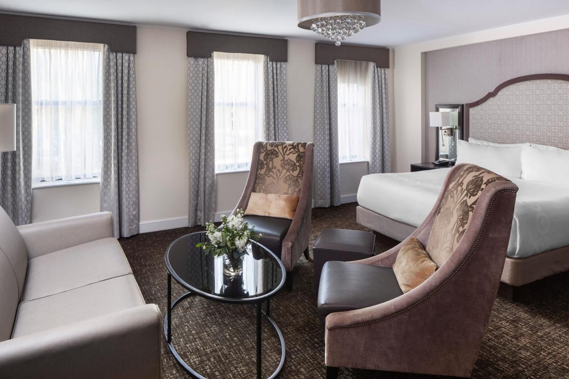 1 King Bed Brownstone Studio Suite