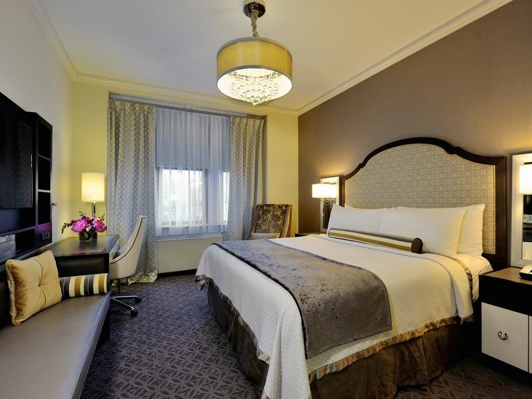1 King Bed