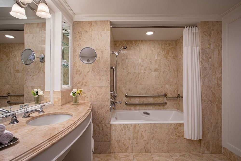 Room, 1 King Bed, Mobility Accessible (Tub, Avenue View)
