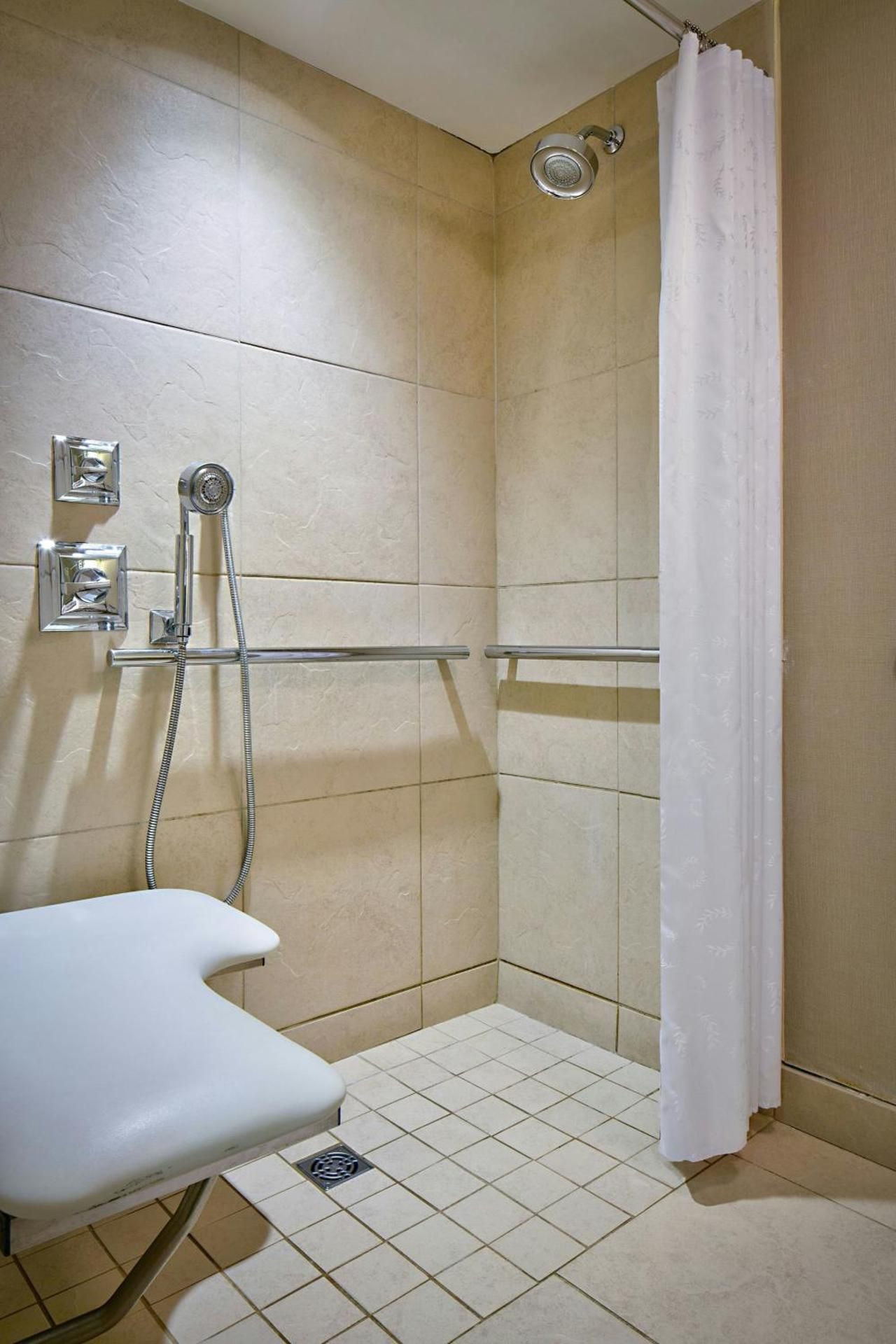 Club level, Guest room, 1 King, City view, High floor