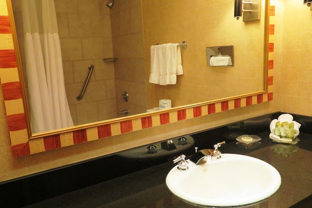 Skyline Hotel Junior Suite 6