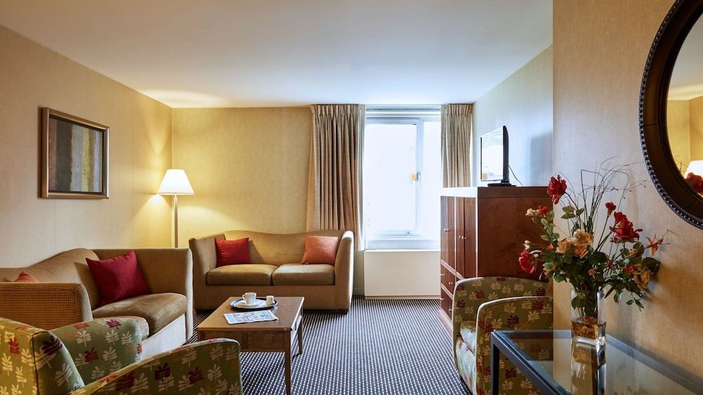 Skyline Hotel Junior Suite