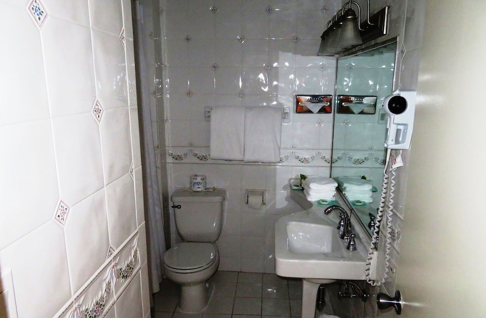 Skyline Hotel Superior Double Room, 2 Double Beds 6