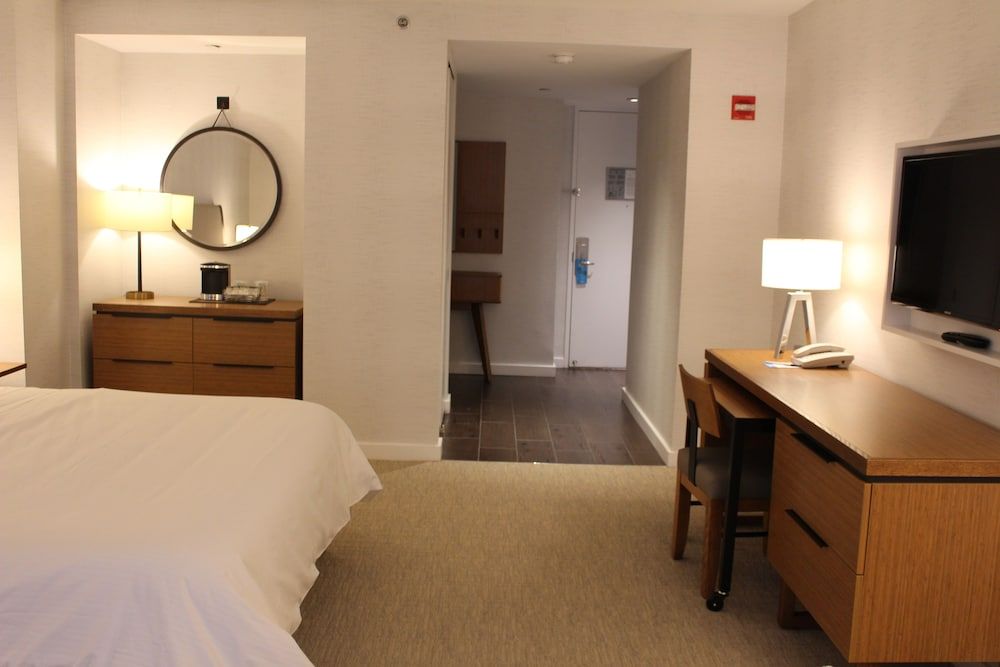 Club Wyndham Midtown 45 Deluxe Room (Deluxe King Guestroom) 9