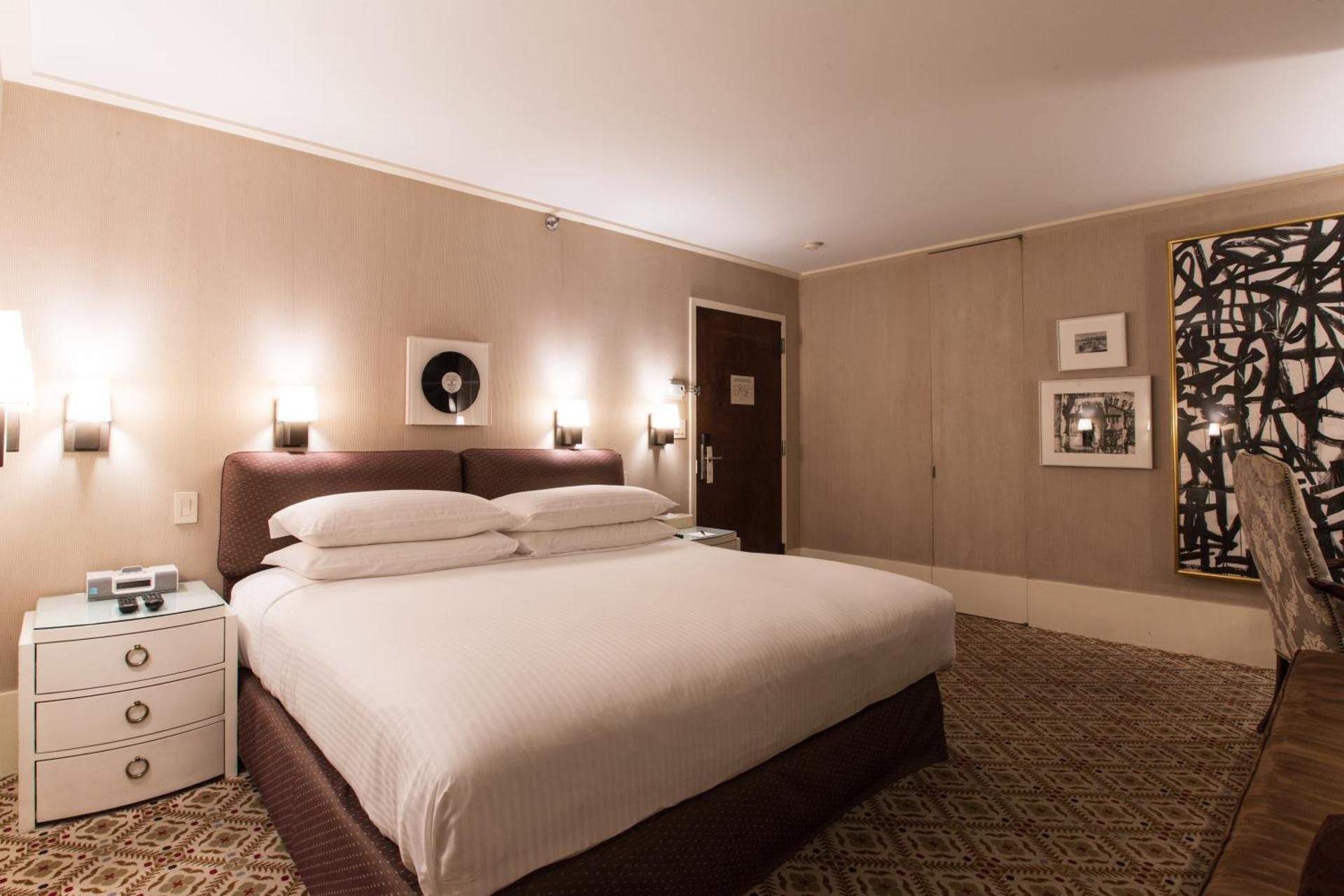 Queen Luxe Room
