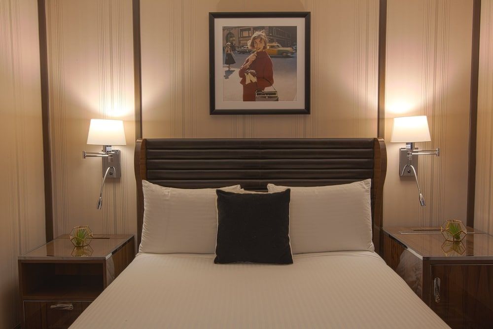 The Iroquois New York Superior Room, 1 Queen Bed