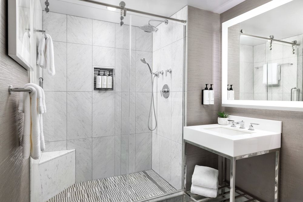 The Muse New York Deluxe Room, 1 King Bed 4