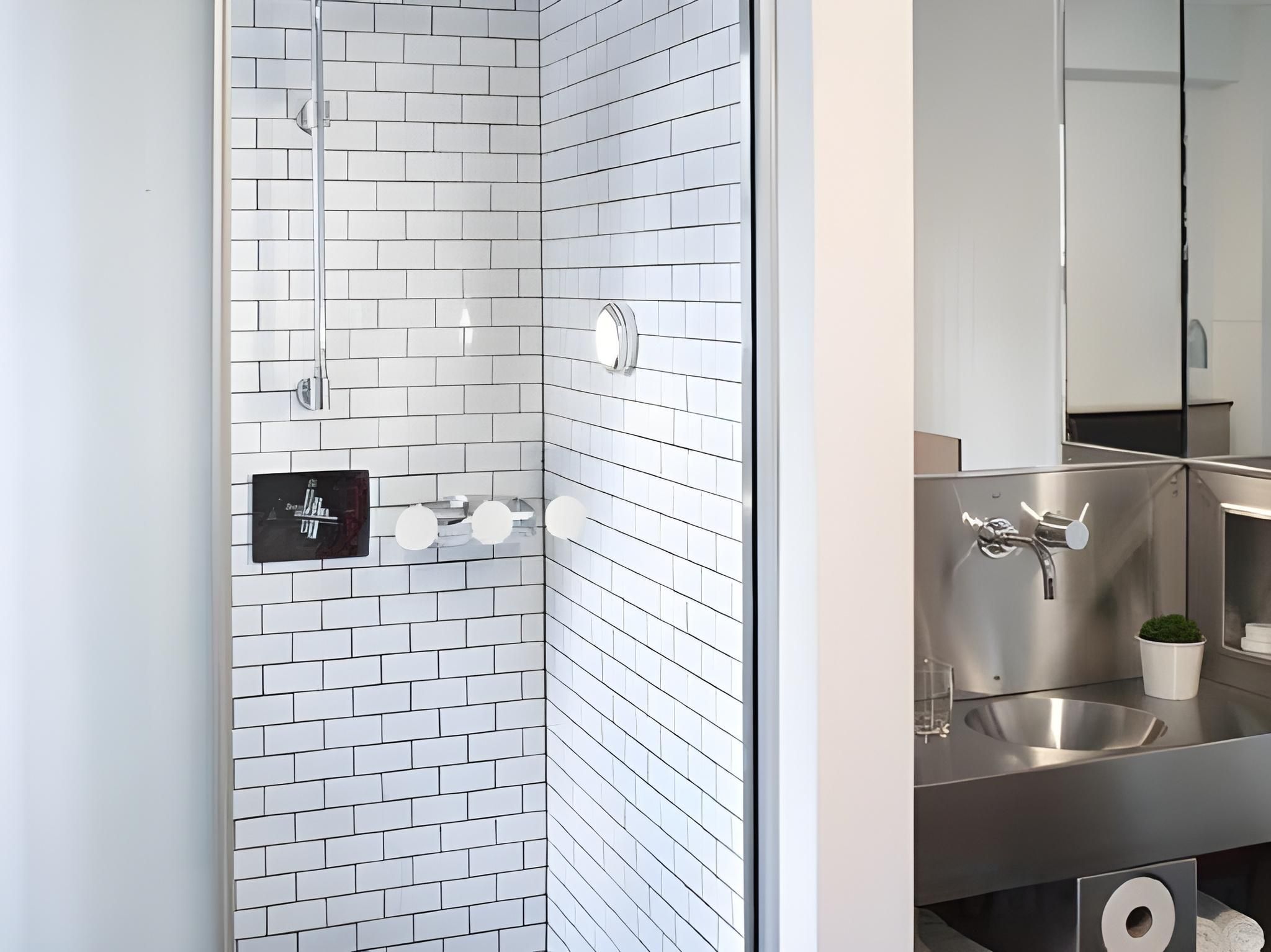 Pod 51 Bunk Pod - Shared Bath 3