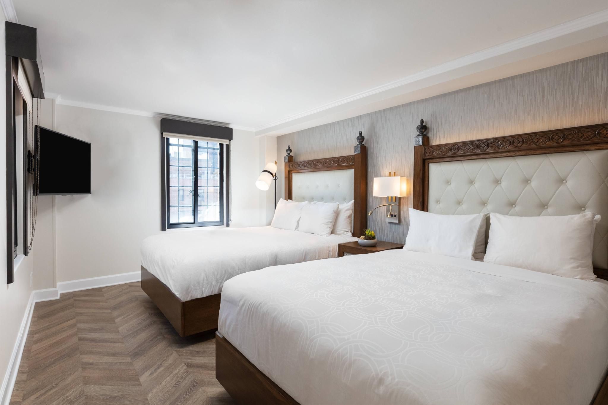 Luxe Two Queen Beds Balcony