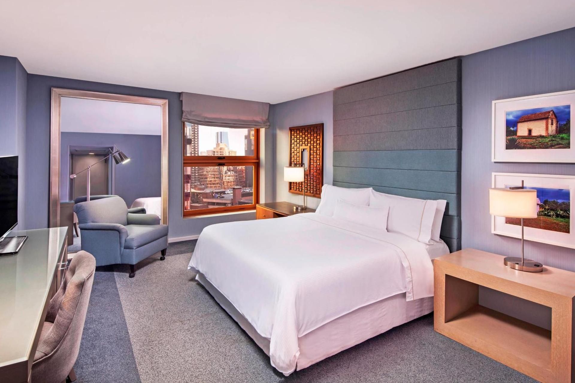 Grand Deluxe King Room with Roll-in Shower - Mobility and Hearing Accessible