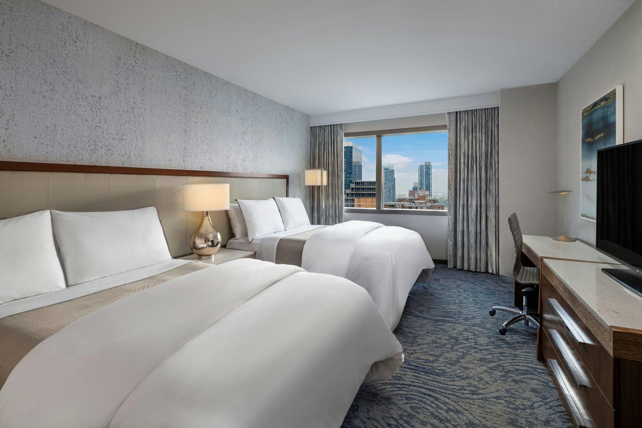 Premium Double, Guest room, 2 Double, Skyline view, High floor