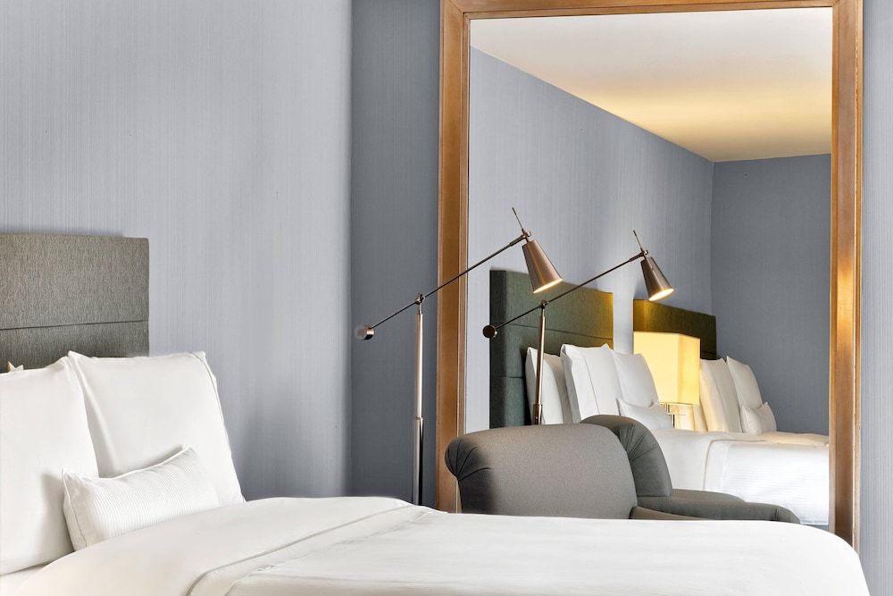 Grand Room, 2 Queen Beds (Mobility/Hearing Accessible, Tub)