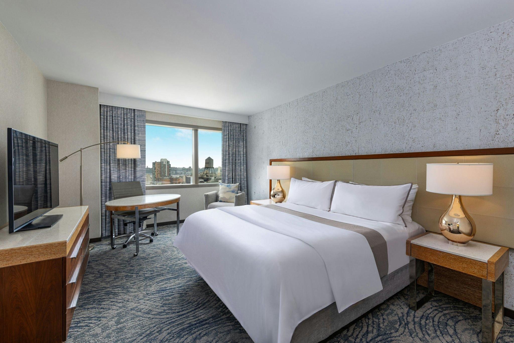 Premium King, Guest room, 1 King, Skyline view, High floor
