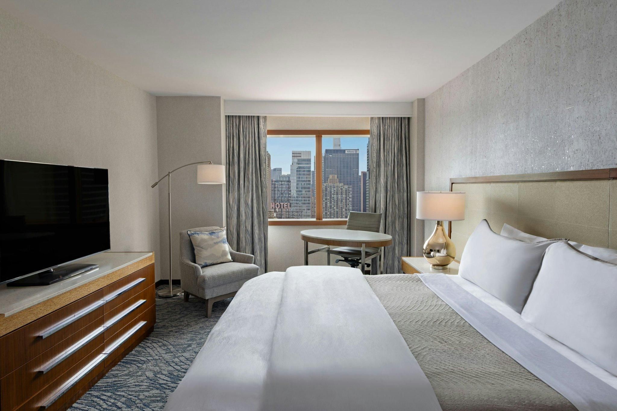Premium King, Guest room, 1 King, Skyline view, High floor