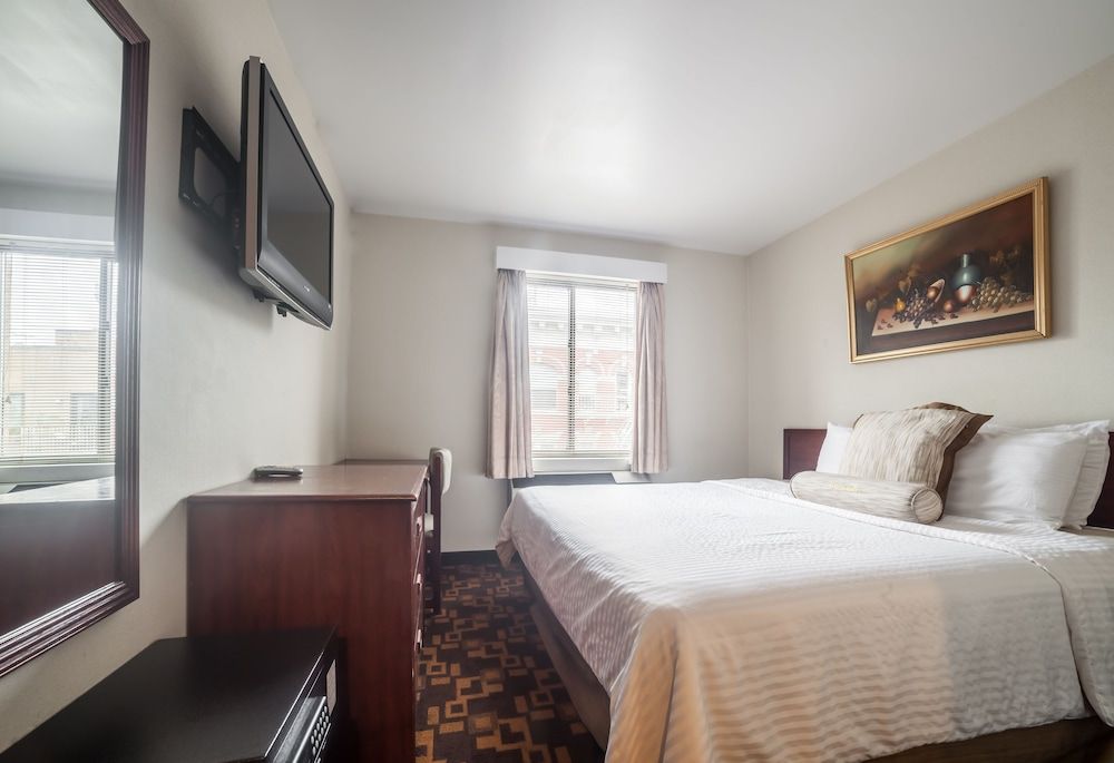 Windsor Hotel Standard Room, 1 Queen Bed, Non Smoking, Private Bathroom