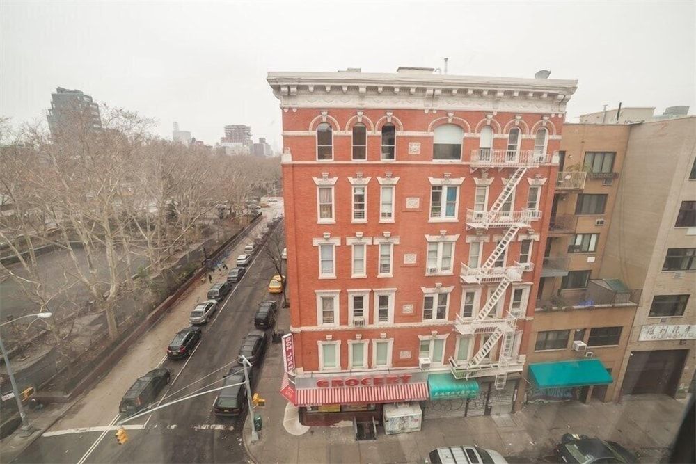 Windsor Hotel Double Room, 2 Double Beds, Non Smoking, Private Bathroom 9