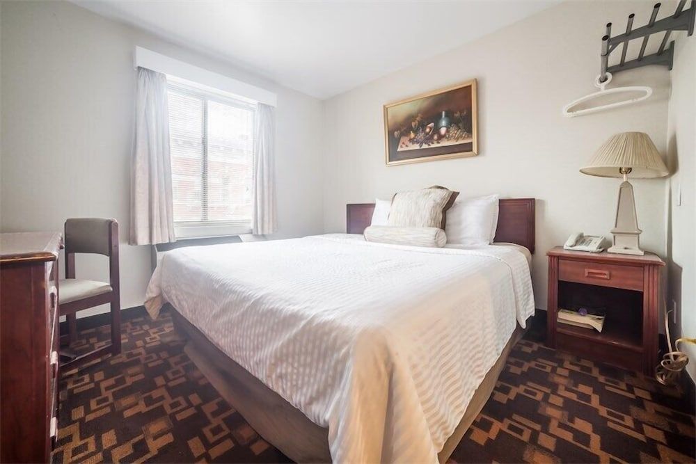 Windsor Hotel Standard Room, 1 Queen Bed, Non Smoking, Private Bathroom 3