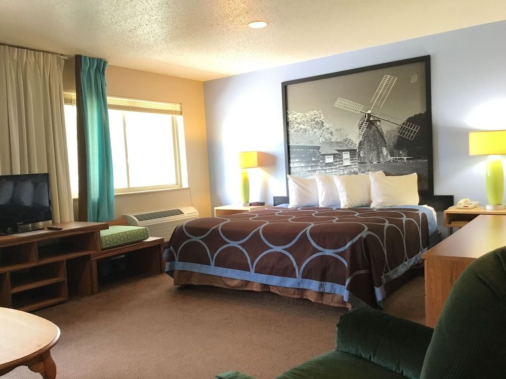 Standard Room, 1 King Bed