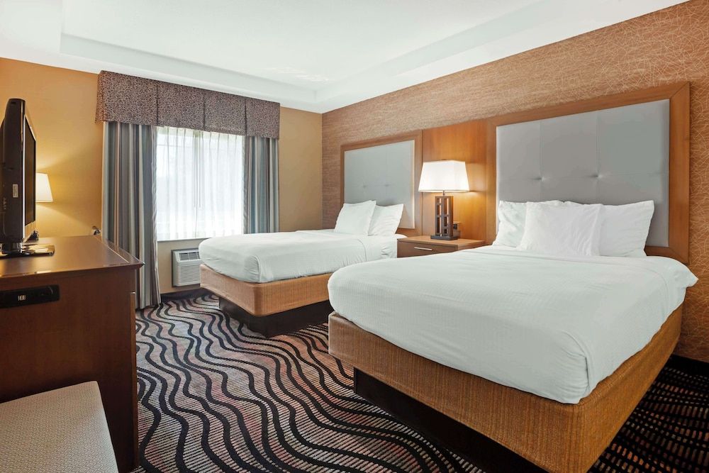 Best Western Summit Inn Standard Room, 2 Double Beds, Non Smoking, Refrigerator 3