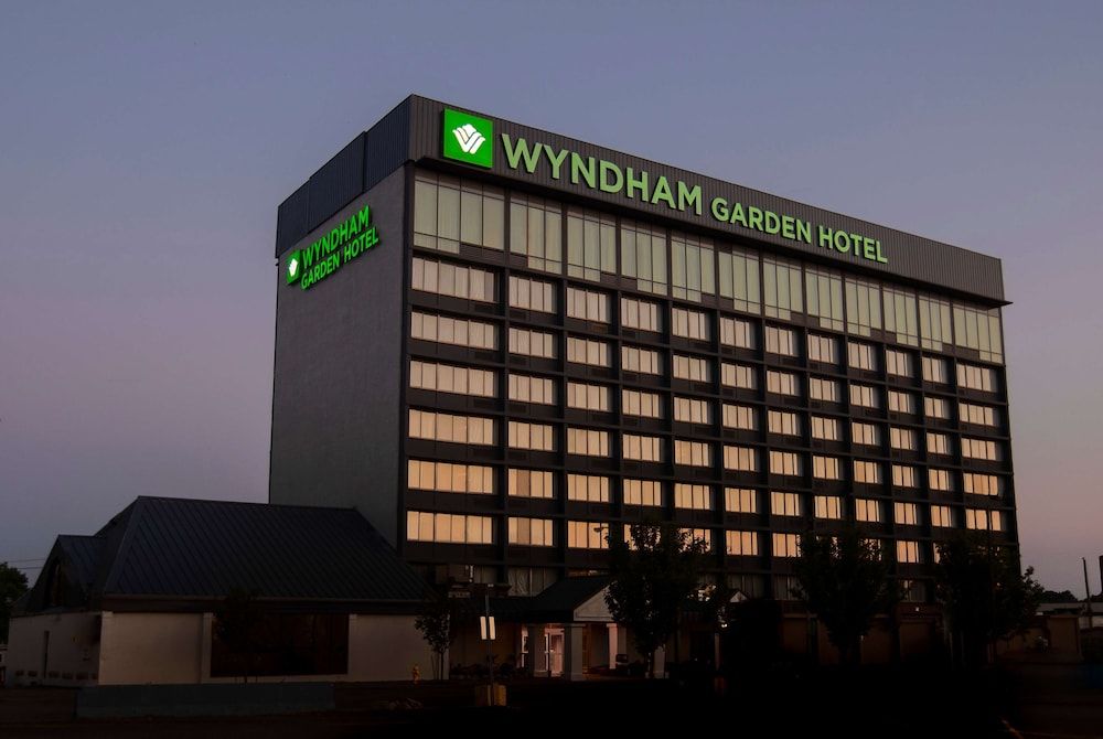 undefined Wyndham Garden at Niagara Falls 6