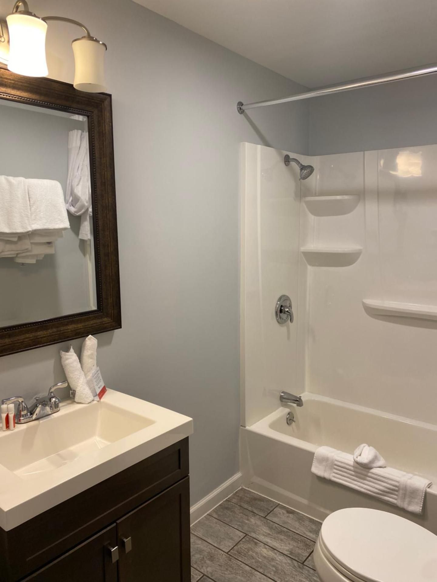 undefined Econo Lodge at the Falls North 6