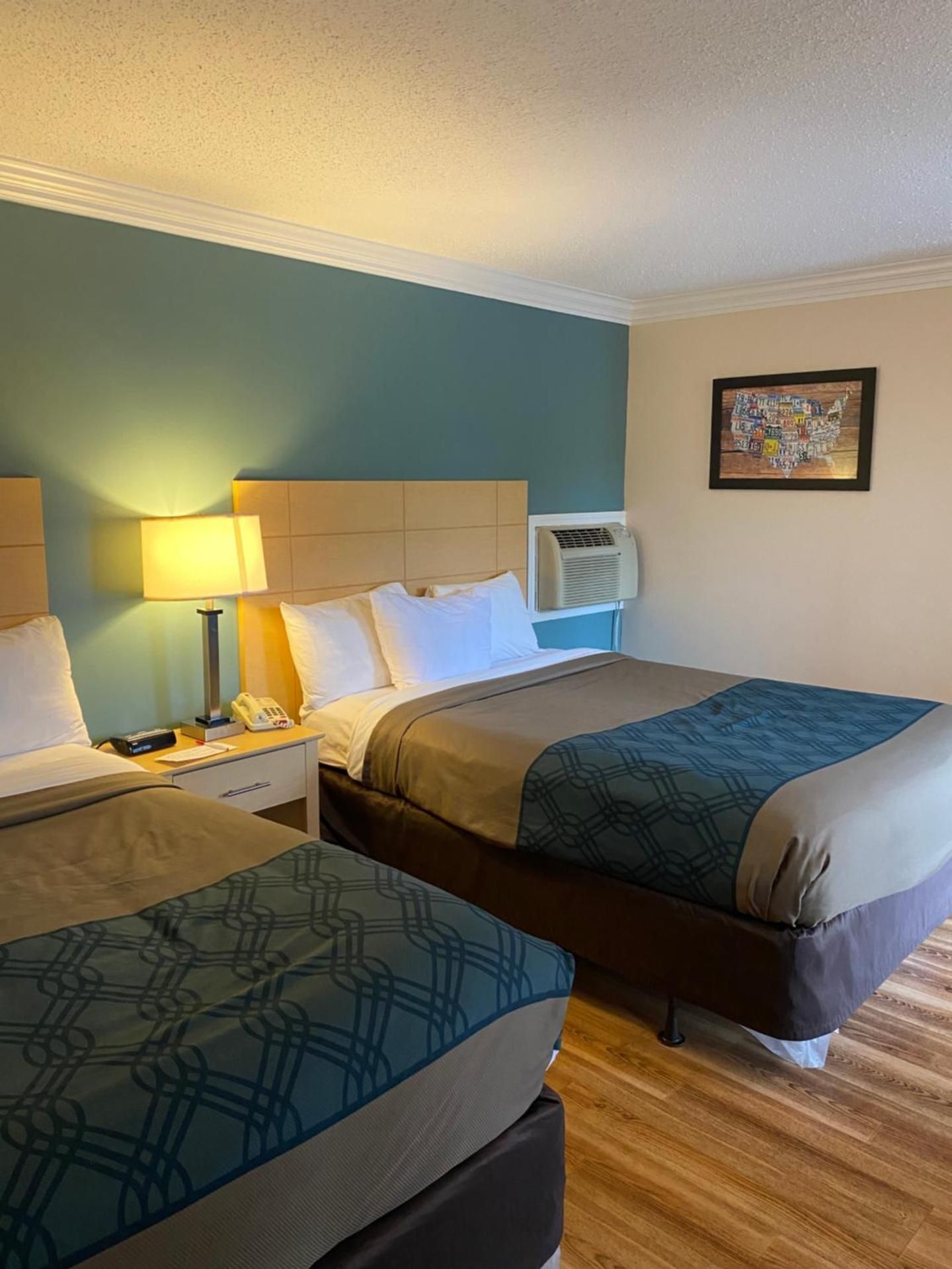 undefined Econo Lodge at the Falls North 5