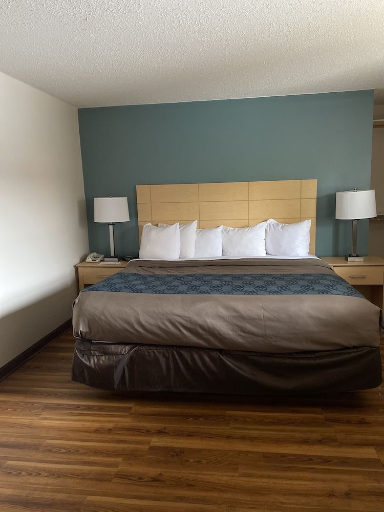 Econo Lodge at the Falls North