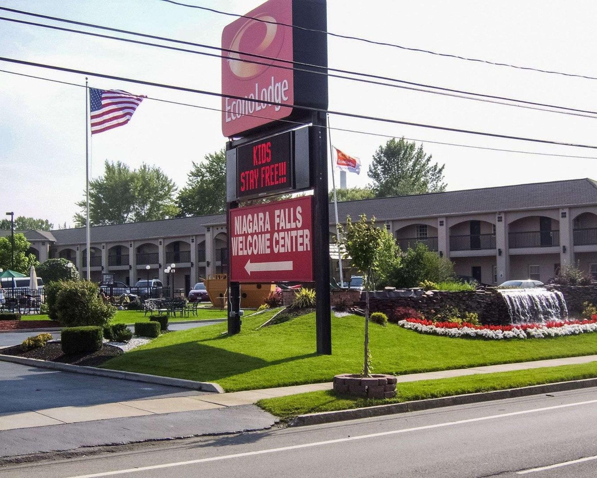undefined Econo Lodge at the Falls North