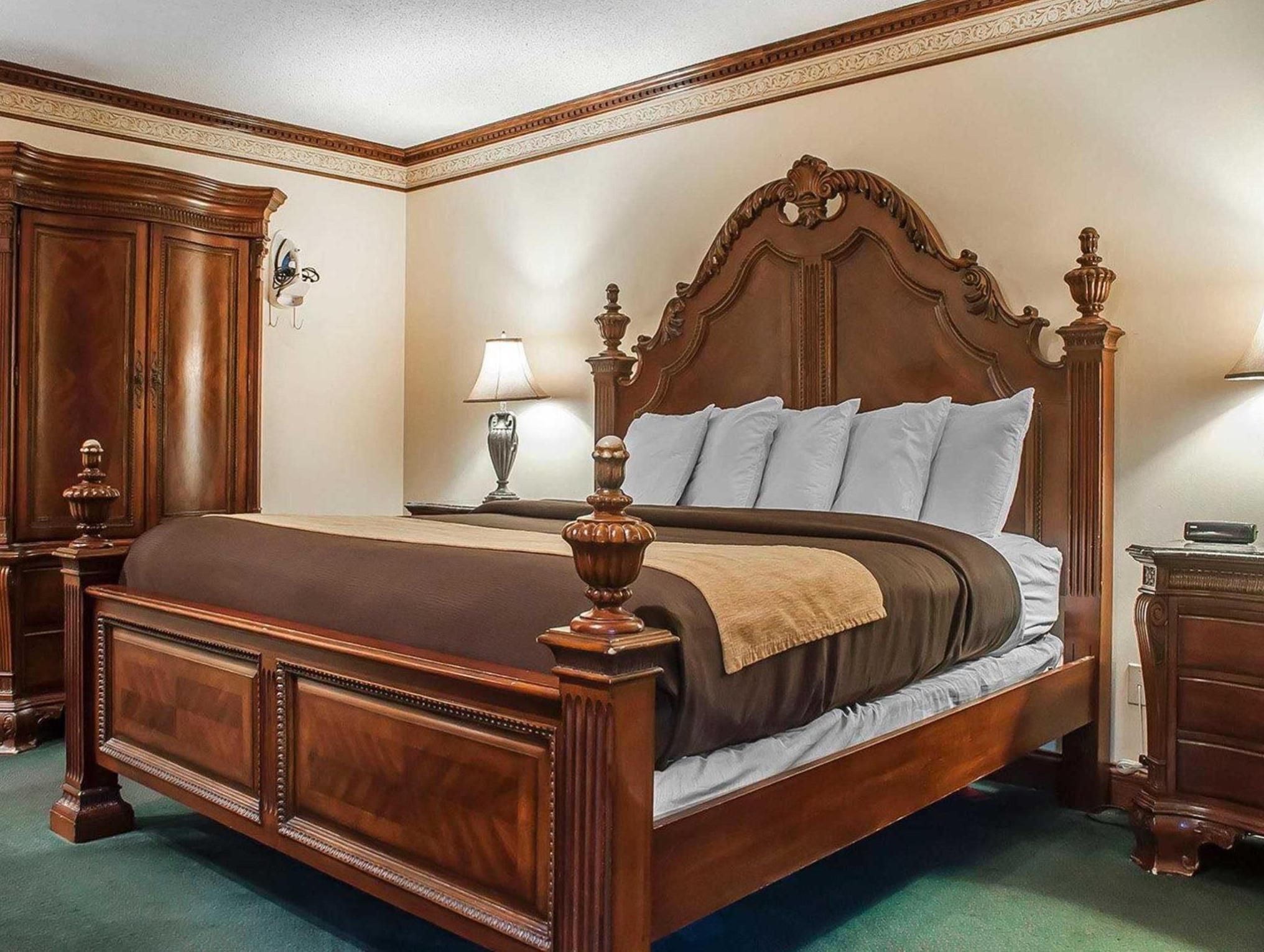 1 King Bed, Nonsmoking