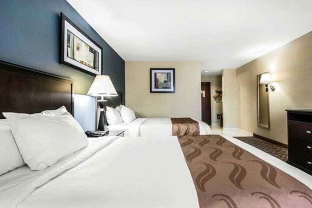Quality Inn - Niagara Falls Blvd Standard Room, 2 Double Beds, Non Smoking 3