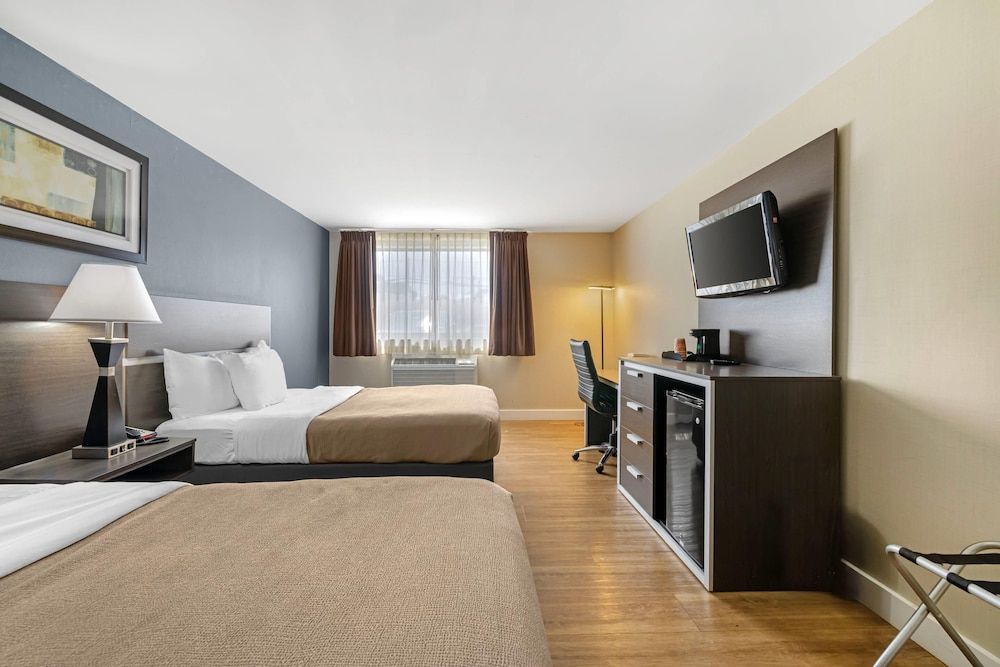 Quality Inn - Niagara Falls Blvd Standard Room, 2 Double Beds, Non Smoking 3