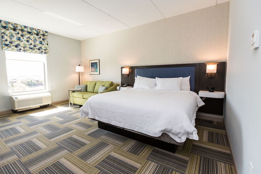 Studio, 1 King Bed, Non Smoking, Refrigerator & Microwave (Wet Bar)