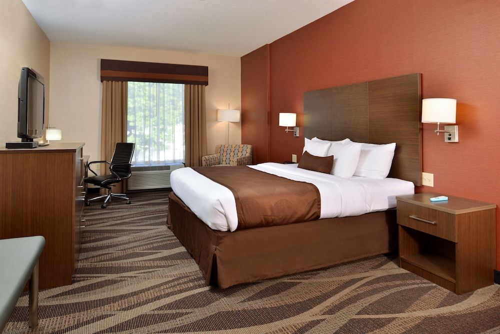 Best Western Plus University Inn Standard Room, 1 King Bed, Accessible, Non Smoking 2