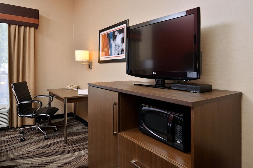 Best Western Plus University Inn Standard Room, 1 King Bed, Non Smoking, Kitchen 7