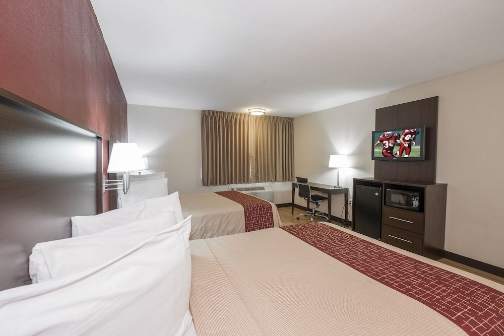 undefined Red Roof PLUS+ Poughkeepsie 8