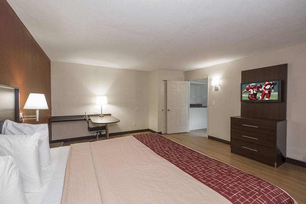 undefined Red Roof PLUS+ Poughkeepsie 3