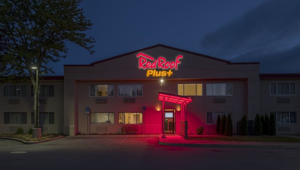 undefined Red Roof PLUS+ Poughkeepsie 6