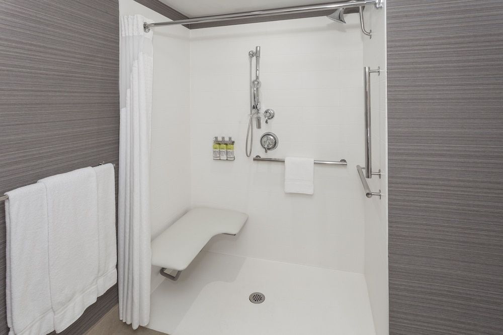 Standard Room, 2 Queen Beds, Accessible (Communication, Roll-In Shower)