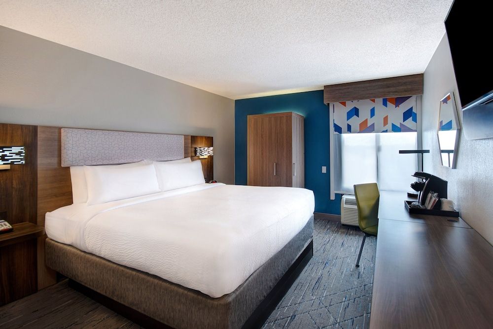 Standard Room, 1 Queen Bed, Accessible (Communications, Roll-In Shower)