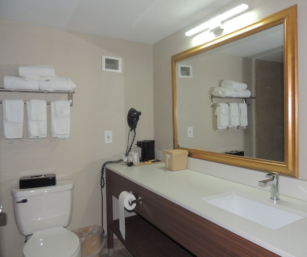 Quality Inn Standard Room, 2 Queen Beds, Non Smoking 8