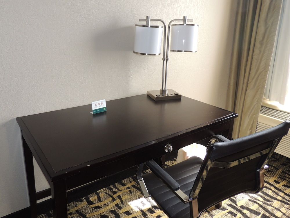 Quality Inn Standard Room, 2 Queen Beds, Non Smoking 13