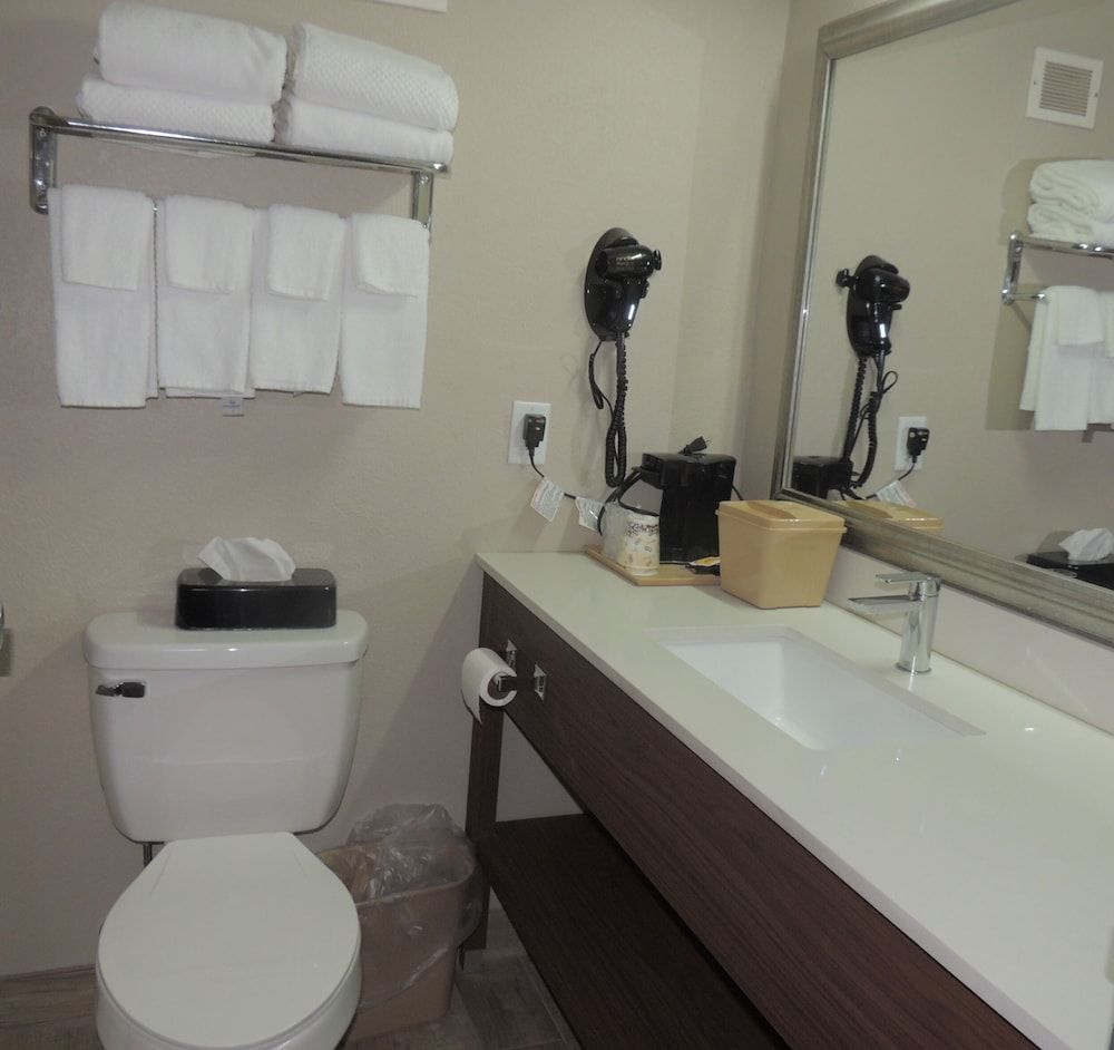 Quality Inn Standard Room, 2 Queen Beds, Non Smoking 9