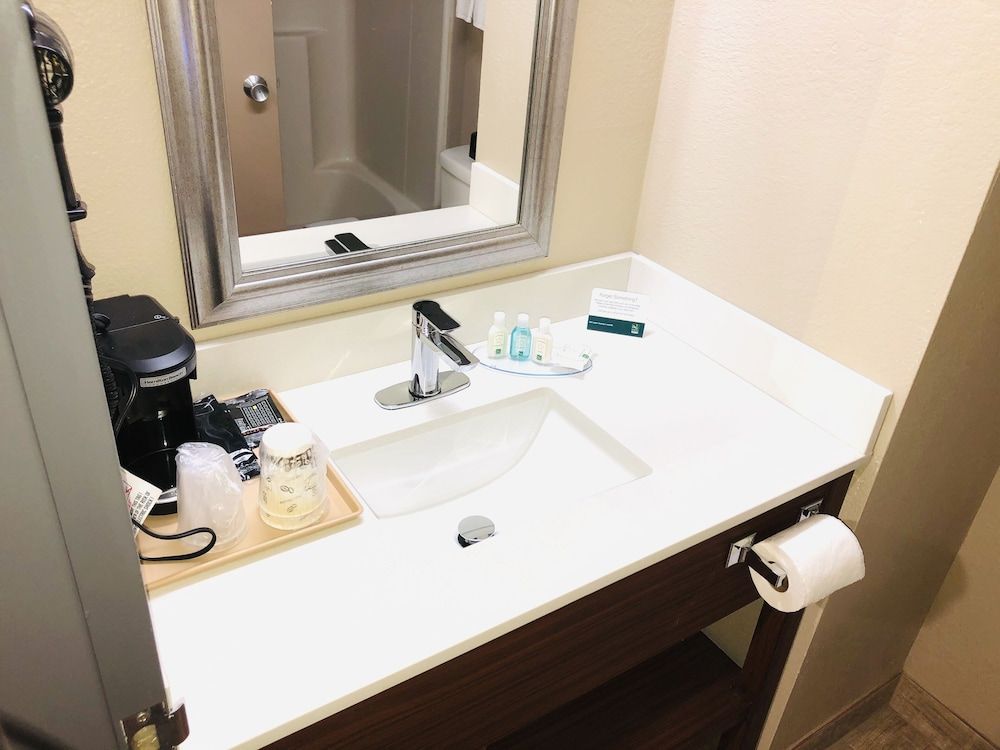 Quality Inn Standard Room, 2 Queen Beds, Non Smoking 7