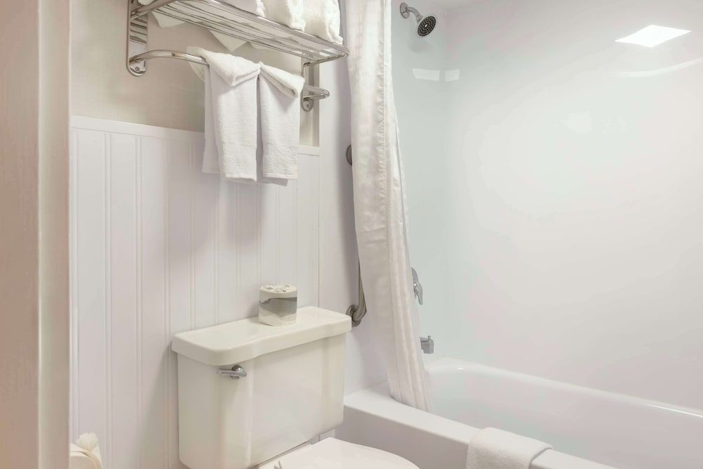 Best Western Mill River Manor Standard Room, 2 Double Beds, Non Smoking 5