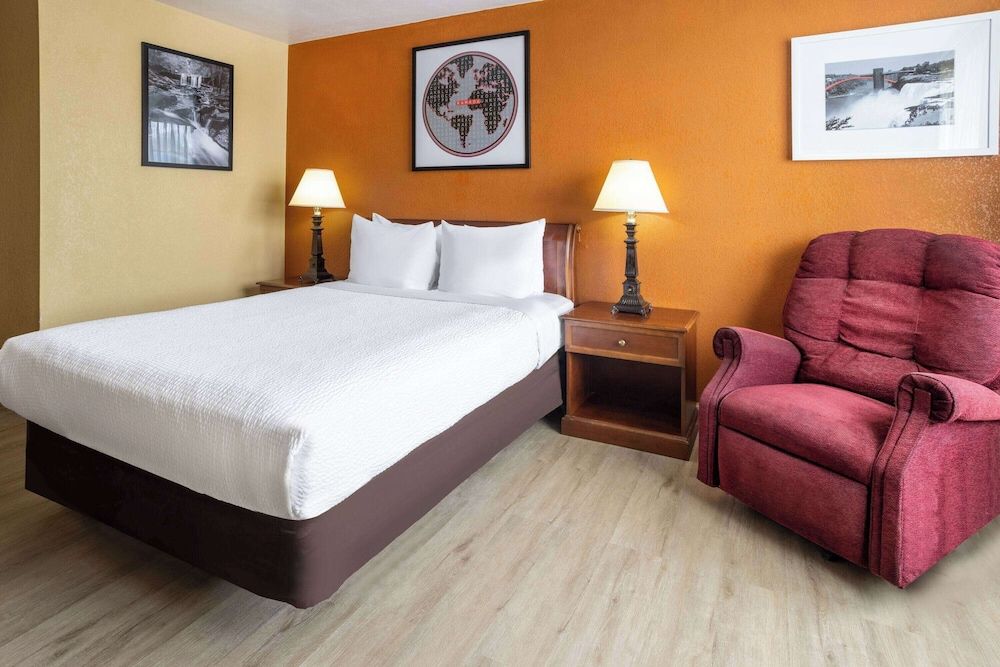 Room, 1 Queen Bed, Accessible, Non Smoking (Mobility, Roll-In Shower)