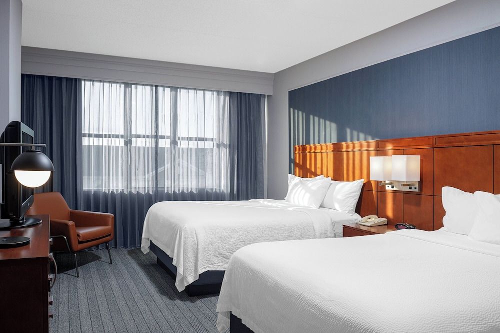 Room, 2 Queen Beds, Non Smoking (Mobility/Hearing Accessible, Tub)