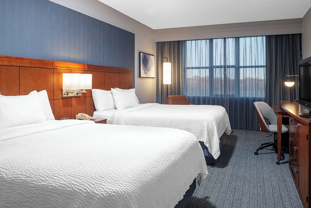 Room, 2 Queen Beds, Non Smoking (Mobility/Hearing Accessible, Tub)